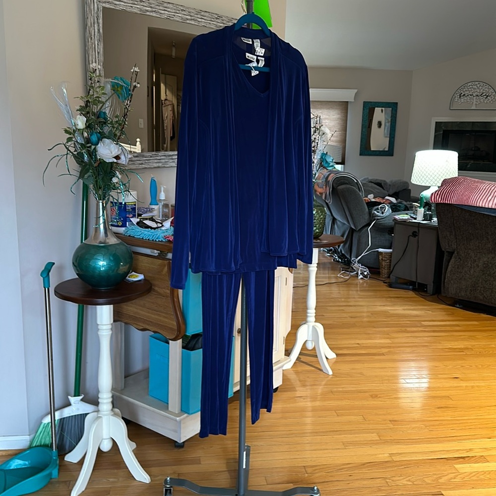 3 piece outfit. Dark blue. The brand is Units and was purchased at JCP. SIZE med